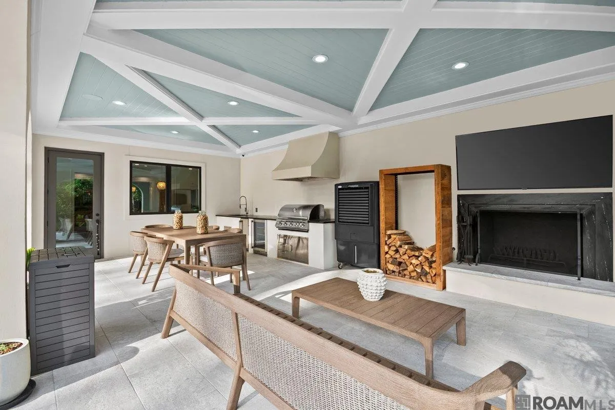 Outdoor kitchen