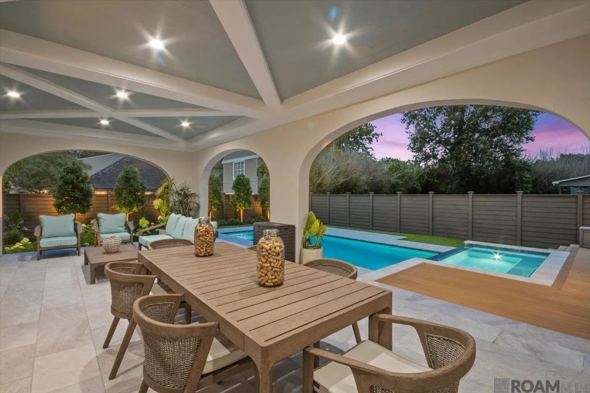 Covered dining toward the pool
